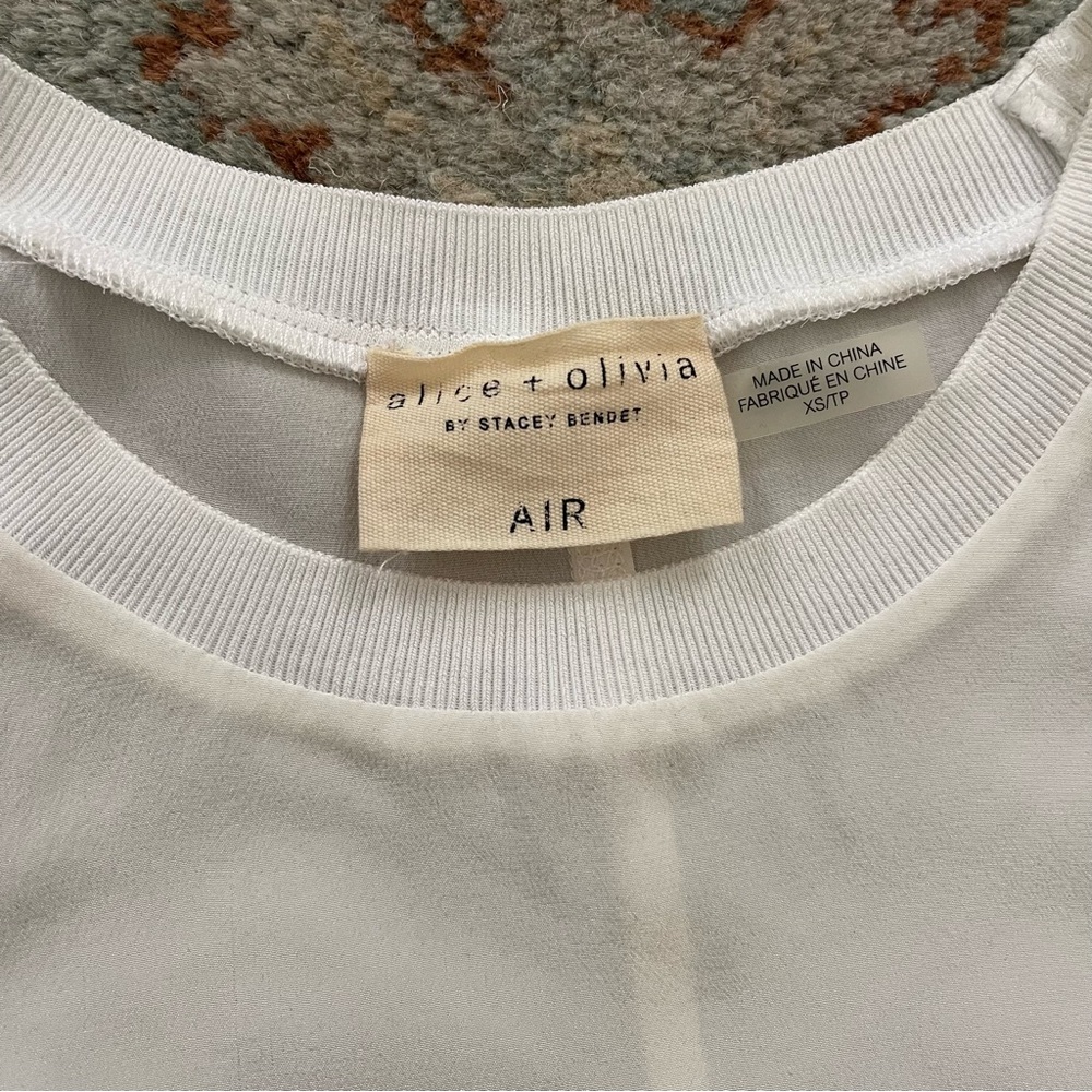 Alice + Olivia By Stacey Bendet 100% Silk T Shirt Cream/White - Picture 2 of 4